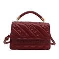 Rode lakleren crossbody tas met modieus reliëf en een verstelbare dunne schouderriem - Rood