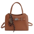 Sac à main en cuir marron avec fermoir rotatif argenté et breloque décorative sur fond blanc - Marron Avec Pendentif