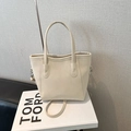 Cremeweiße Bucket Bag aus glattem PU-Leder mit verstellbarem Schultergurt und Tragegriffen - Ohne Anhänger / Weiß