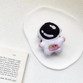 Dettaglio del supporto per telefono astronauta in peluche con ricamo su vassoio bianco - Supporto in peluche-Astronauta-Rosa / Rosa