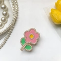 Dettaglio supporto telefono a fiore rosa con foglie verdi e bordo di perle bianche - Rosa