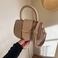 Borsa vintage in pelle intrecciata rosa nudo con patta e manico superiore tondo - Cachi