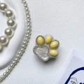 Detail of glitter cat paw phone socket with sparkling rhinestones and yellow pads - Large Cat Claw Rhinestone Butterfly Knot (Yellow) / Yellow