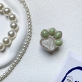 Close-up of cat paw phone grip with green gemstones and sparkling glitter finish - Large Cat Claw Rhinestone Butterfly Knot (Green) / Green