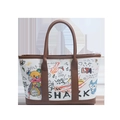 Graffiti-Eimertasche aus weißem Canvas mit braunem Lederbesatz und Streetart-Muster - Braun