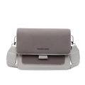 Borsa quadrata moderna bicolore con patta satinata e tracolla larga in tessuto - grigio scuro
