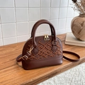 Dunkelbraune Boston-Tasche mit aufwendiger Stickerei und goldenen Beschlägen - Braun