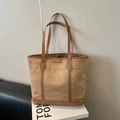 Bolso tote grande para mujer en ante marrón con ribetes de cuero y detalle de logotipo - Caqui