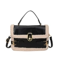 Piccola borsa quadrata chic in ecopelle nera e shearling sintetico bianco sporco con finiture oro - Nero