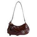 Borsa a spalla marrone scuro in similpelle lucida con fibbie in metallo argentato lucido - Marrone