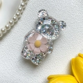 Dettaglio del supporto per telefono a forma di orsetto con glitter e fiore rosa - Rosa