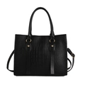 Elegante schwarze Handtasche aus Kunstleder mit Krokoprägung und goldenen Details - Schwarz