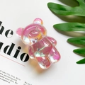Dettaglio macro del supporto per telefono a forma di orso aurora con scaglie d'argento - Rosa