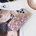 Custodia di lusso con strass rosa, corona dorata e dettagli di fiori di perle eleganti - iPhone 7/8/SE 2020 / Rosa