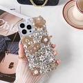 Dettagli della custodia di lusso con strass fatti a mano, corona e fiori di perle - iPhone 7/8/SE 2020 / Bianco