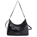 Glänzende schwarze Hobo-Tasche mit Metallkettenriemen und minimalistischem Logo-Detail - Groß / Schwarz
