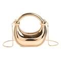 Bolso de mano dorado brillante en forma de media luna con asa redonda y correa de cadena - Dorado