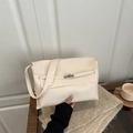 Bolso de hombro elegante en ecocuero blanco crema con hebilla metálica y correa delgada - Blanco