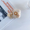 Custodia AirPods Pro crema con orso 3D, fiore e ciondolo a perla a forma di cuore - Orsetto Hello Bianco-Ciondolo a Cuore / AirPods 1ª/2ª generazione