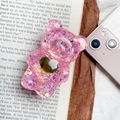 Détail d'un support de téléphone ours rose en résine avec paillettes et cœur doré - Rose