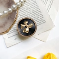 Macro shot of vintage gold bow phone grip with black radial pattern and pearl accents - Gold Ring Stand - Bowknot - Textured Black