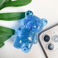 Dettaglio del supporto per telefono a forma di orso in resina blu con glitter - Blu Reale Trasparente