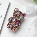 Dettaglio del supporto per telefono a forma di orsetto glitterato con resina lucida - Orso a pois colorati