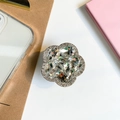 Luxe zilveren bloem telefoonhouder met glinsterende steentjes en fonkelende kristallen - Bloem / Zilver