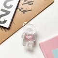 Detailansicht der transparenten Bären-Handyhalterung aus Acryl mit pinkem Herz - Klarer Bär - Rosa Herz