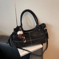 Zwarte matte leren shopper met witte contrasterende stiksels en zachte hanger - Met Hanger / Zwart