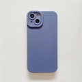 Detalle de funda de silicona morada mate con protección de cámara Pro reforzada - Púrpura / iPhone 7/8/SE 2020