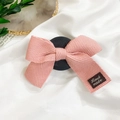 Soporte de móvil lazo rosa con etiqueta artesanal y base ajustable para smartphone - Soporte con Lazo - Pequeña Etiqueta Negra - Rosa / Rosa