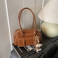 Sac bandoulière rétro marron en similicuir avec boucles et breloque ours - Avec Pendentif / Marron