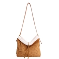 Borsa a tracolla marrone in ecopelle scamosciata con bordo in shearling e goffratura - Cachi