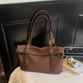 Grande borsa tote vintage marrone scuro in pelle opaca con cinturini e fibbie argentate - caffè