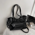 Grand sac cabas noir brillant avec œillets métalliques et cordon de serrage moderne - Noir