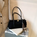 Sac sous l'aisselle minimaliste en daim noir avec double fermeture éclair et pompon - Avec Pendentif / Noir