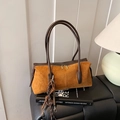 Sac hobo en daim caramel et cuir marron avec double fermeture éclair dorée - Avec Pendentif / Marron