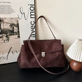 Borsa a spalla in pelle scamosciata bordeaux con chiusura in argento e cuciture - Marrone