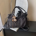 Grand sac cabas noir à la mode avec détails de cordon et breloque pompon en cœur - Avec Pendentif / Marron