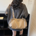 Bolso tote de cuero granulado caqui con cordón ajustable para el estilo de vida urbano - Caqui