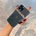 Glitzernde dunkelgraue iPhone-Hülle mit eleganten weißen Perlen und Perlenbogen - Glitzerpulver - Perlenreihe Schleife / iPhone 13PRO