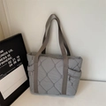 Borsa tote trapuntata grigia con motivi a rombi e spalline in tessuto marrone - Grigio