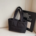 Sac fourre-tout noir matelassé avec larges bandoulières et grande capacité pour femme - Noir