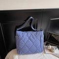 Borsa a tracolla trapuntata blu Morandi con motivo a grandi rombi di tendenza - Blu