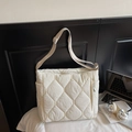 Elegante borsa a tracolla trapuntata beige con cinturino regolabile e cuciture - Bianco Sporco