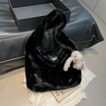 Sac fourre-tout noir en fausse fourrure avec pendentif lapin beige pour l'automne-hiver - Noir