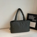 Bolso tote acolchado verde musgo con asas acolchadas y cordones laterales ajustables - Gris