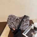 Borsa a tracolla in ecopelliccia leopardata con cinturino in pelle nera e doppia zip - Grigio