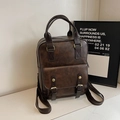 Sac à dos vintage en similicuir marron foncé avec bretelles réglables et détails en bronze - Marron